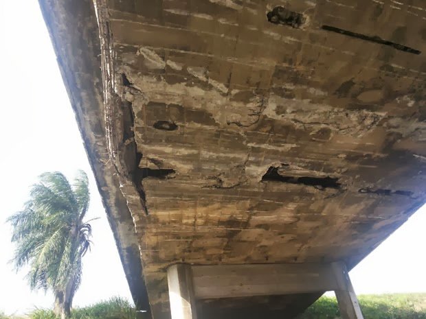 Problema de infra-estrutura em viaduto na cidade de Santa Rita, causa medo a quem trafega pelo local. 1 viaduto