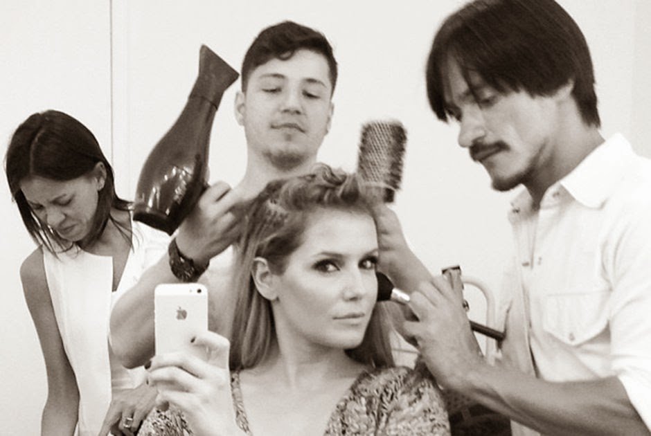 Deborah Secco publica foto se produzindo 1 f 212246