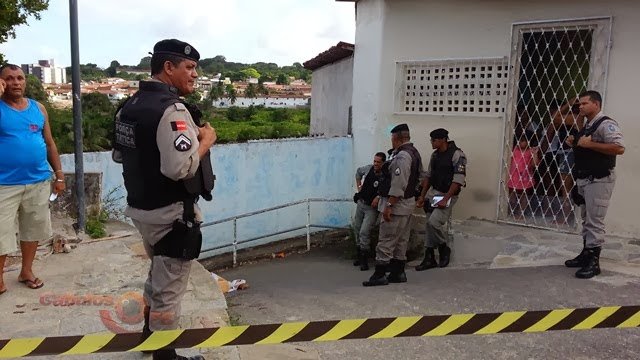Jovem é assassinado a tiros na Avenida Beira Rio em João Pessoa 1 20131102 145351
