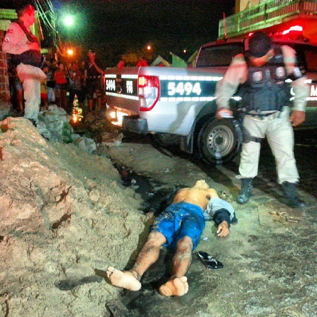 Jovem é executado com vários tiros nas costas em Várzea Nova. 7 539168 356648091146782 1135869801 n