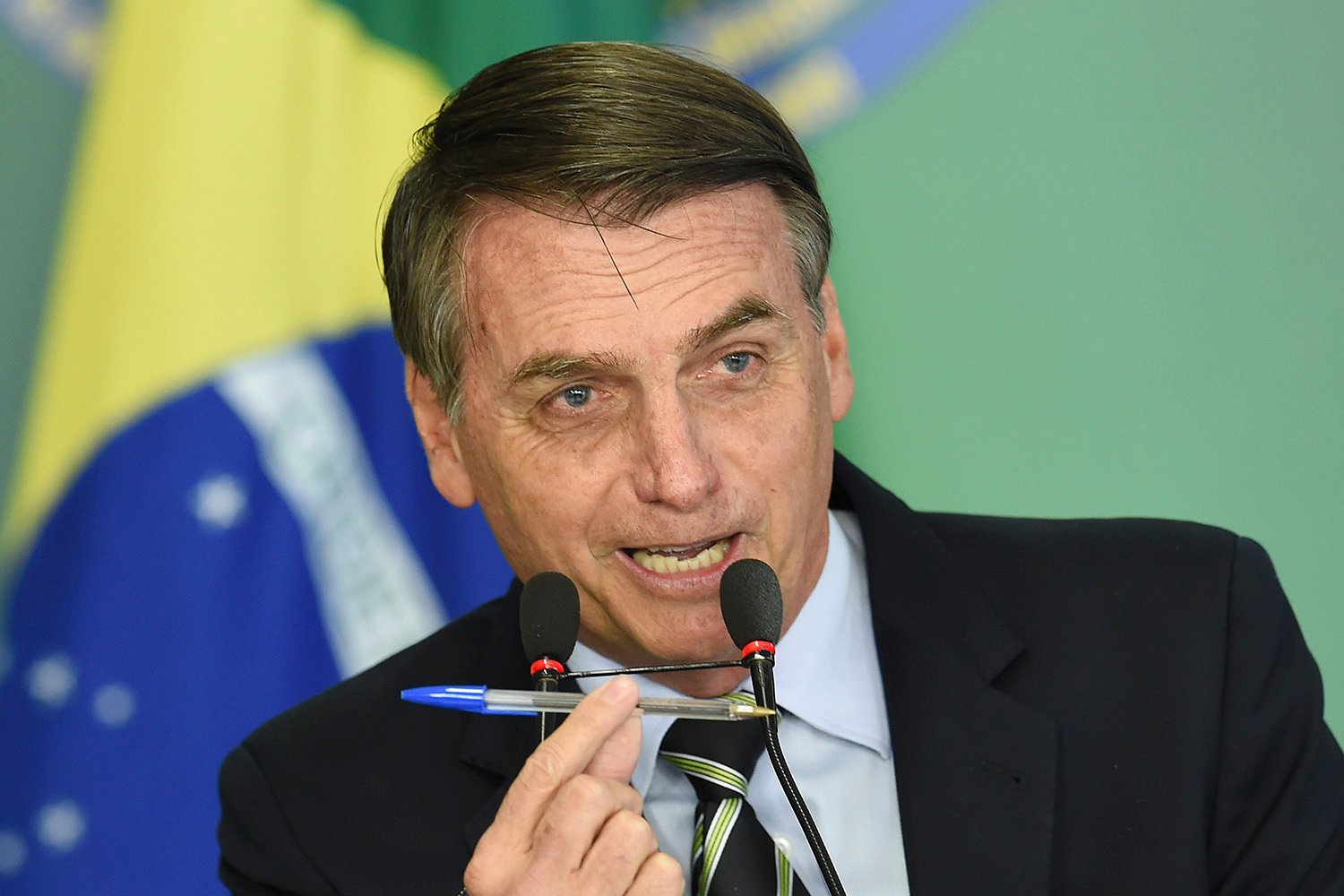 Bolsonaro assina decreto que concede indulto para presos com doenças graves 1 brasil porte arma 20190115 007