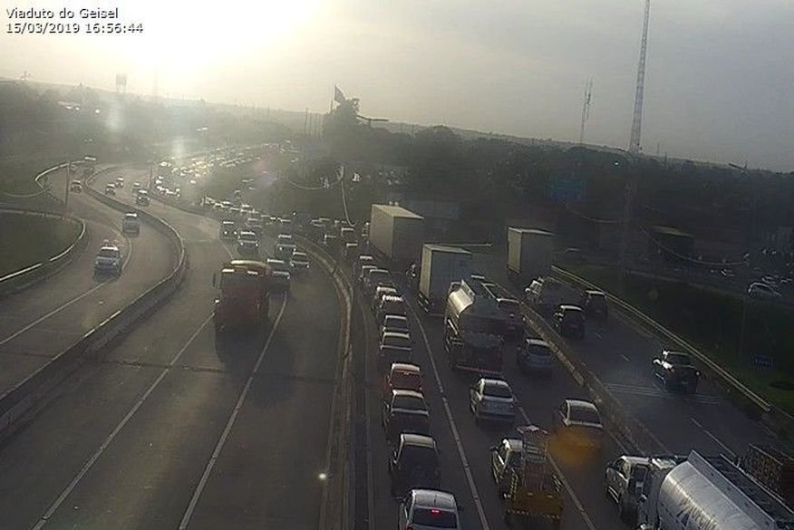 Motociclista sem CNH é atingido por carro ao tentar fazer ultrapassagem na BR-230 1 congestionamento viaduto geisel jp 150319 camera semob