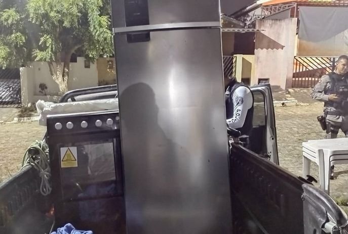 Polícia prende dupla suspeita de arrombar casas em Lucena, na Paraíba Prisão ocorreu na noite dessa segunda-feira (4).