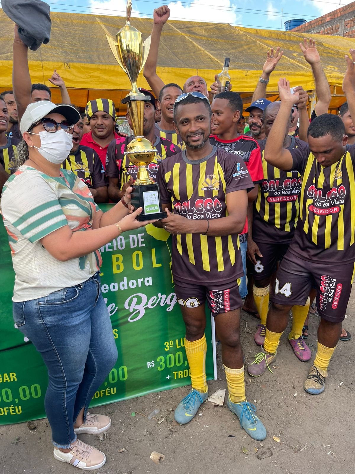 VEREADORA TIANE DE BERG REALIZOU UM GRANDE TORNEIO DE FUTEBOL NO DISTRITO DE VÁRZEA NOVA