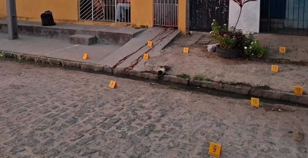 Jovem é morto a tiros ao tentar pular portão de residência para fugir de perseguição, na Paraíba