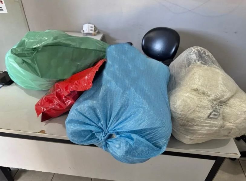 Pai e filho são presos com 25kg de maconha na BR-230, em Santa Rita