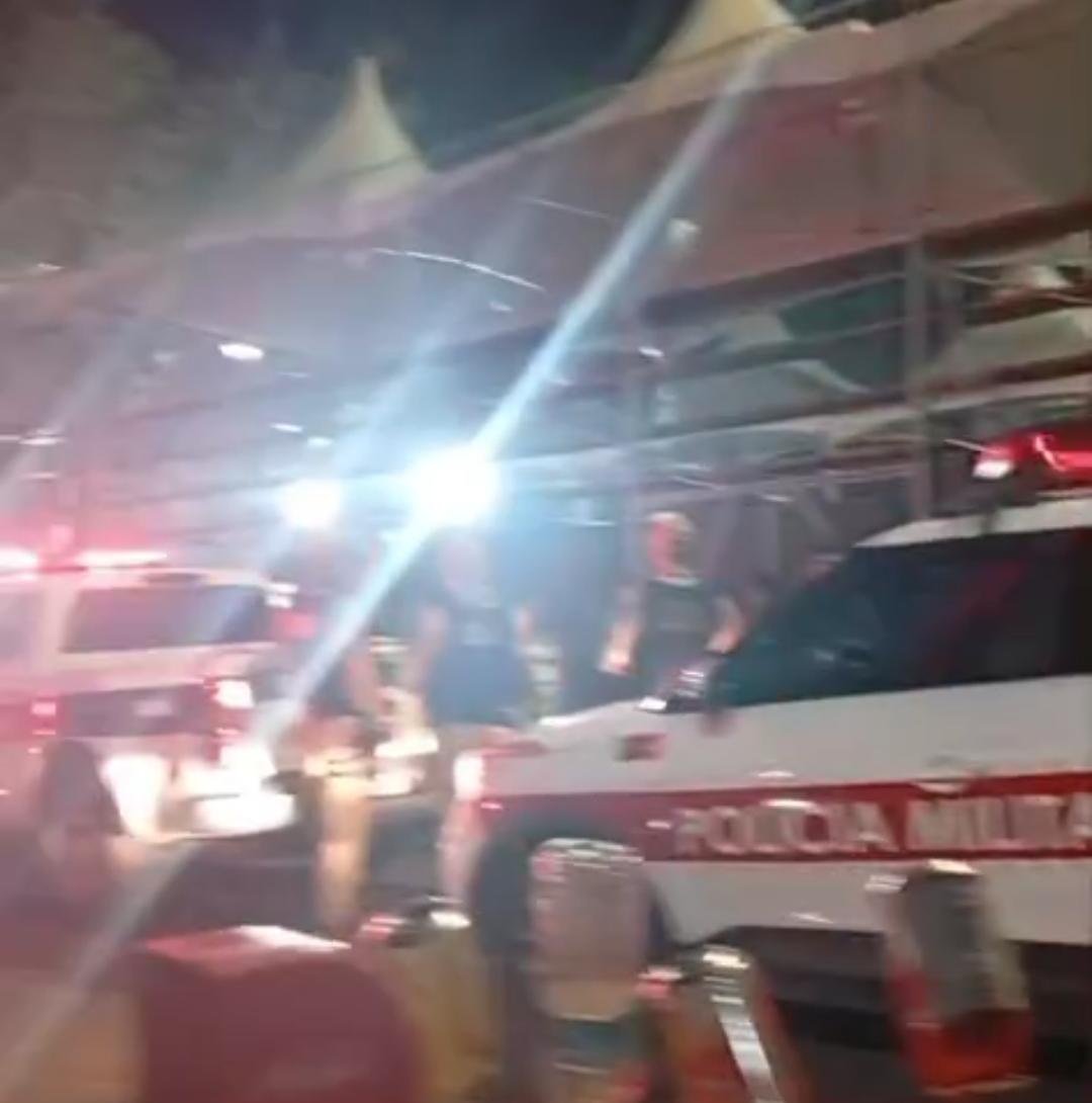 Arquibancada do Carnaval Tradição em João Pessoa cede e desfiles são suspensos