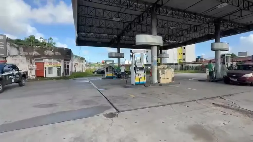 Criminosos tentam explodir cofre de posto de combustíveis no Valentina