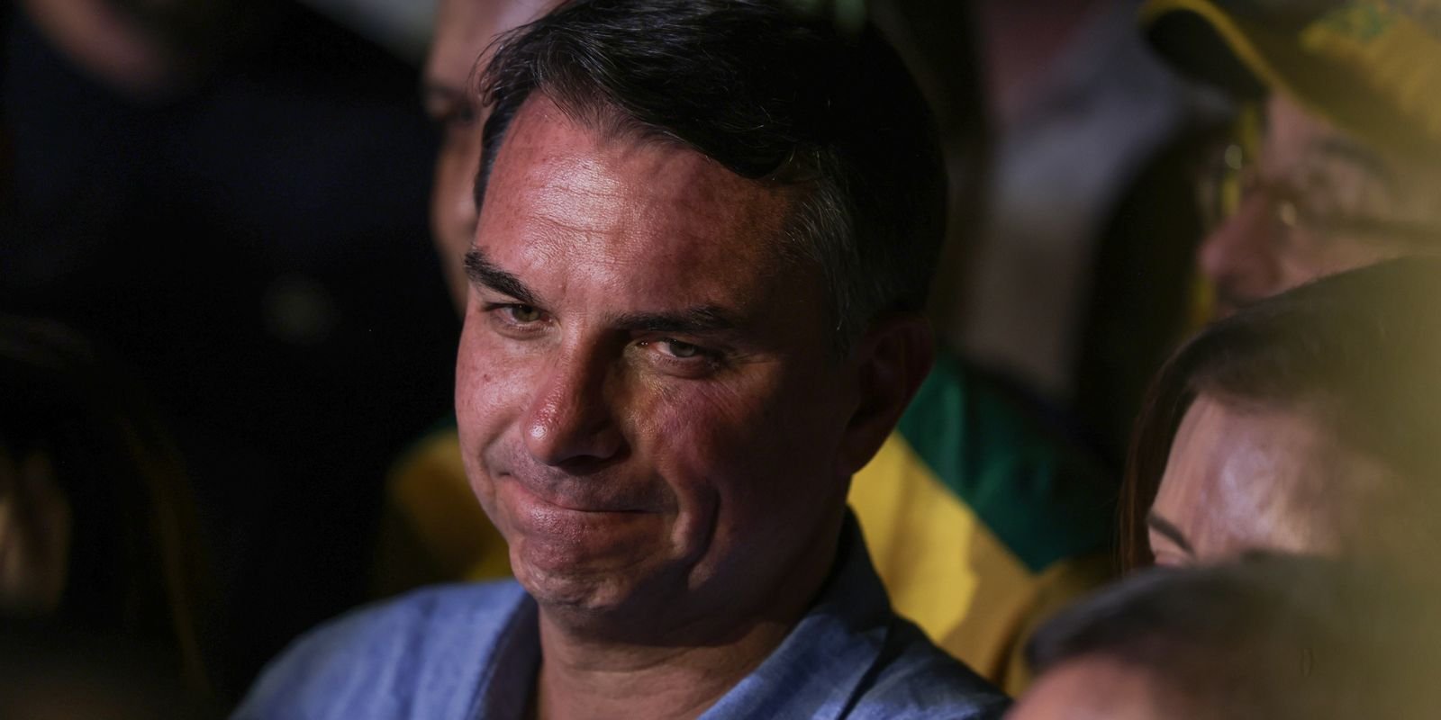Imprensa internacional repercute fuga de Flávio Bolsonaro do Brasil Imprensa internacional repercute fuga de Flávio Bolsonaro do Brasil