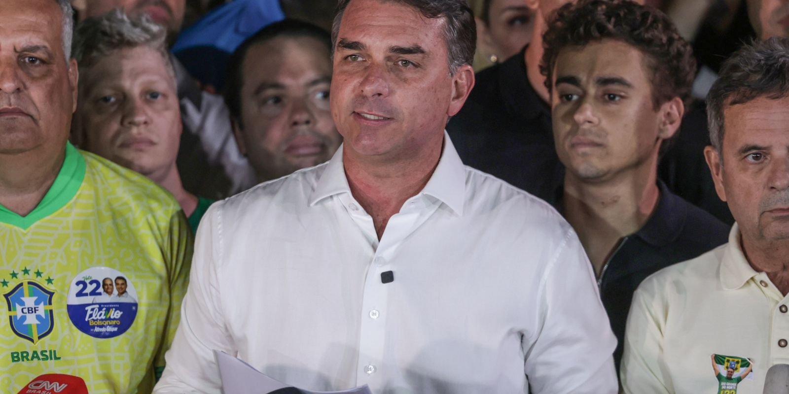 Em carta golpista, Flávio agradece Milei e Trump por apoio para fuga Em carta golpista, Flávio agradece Milei e Trump por apoio para fuga