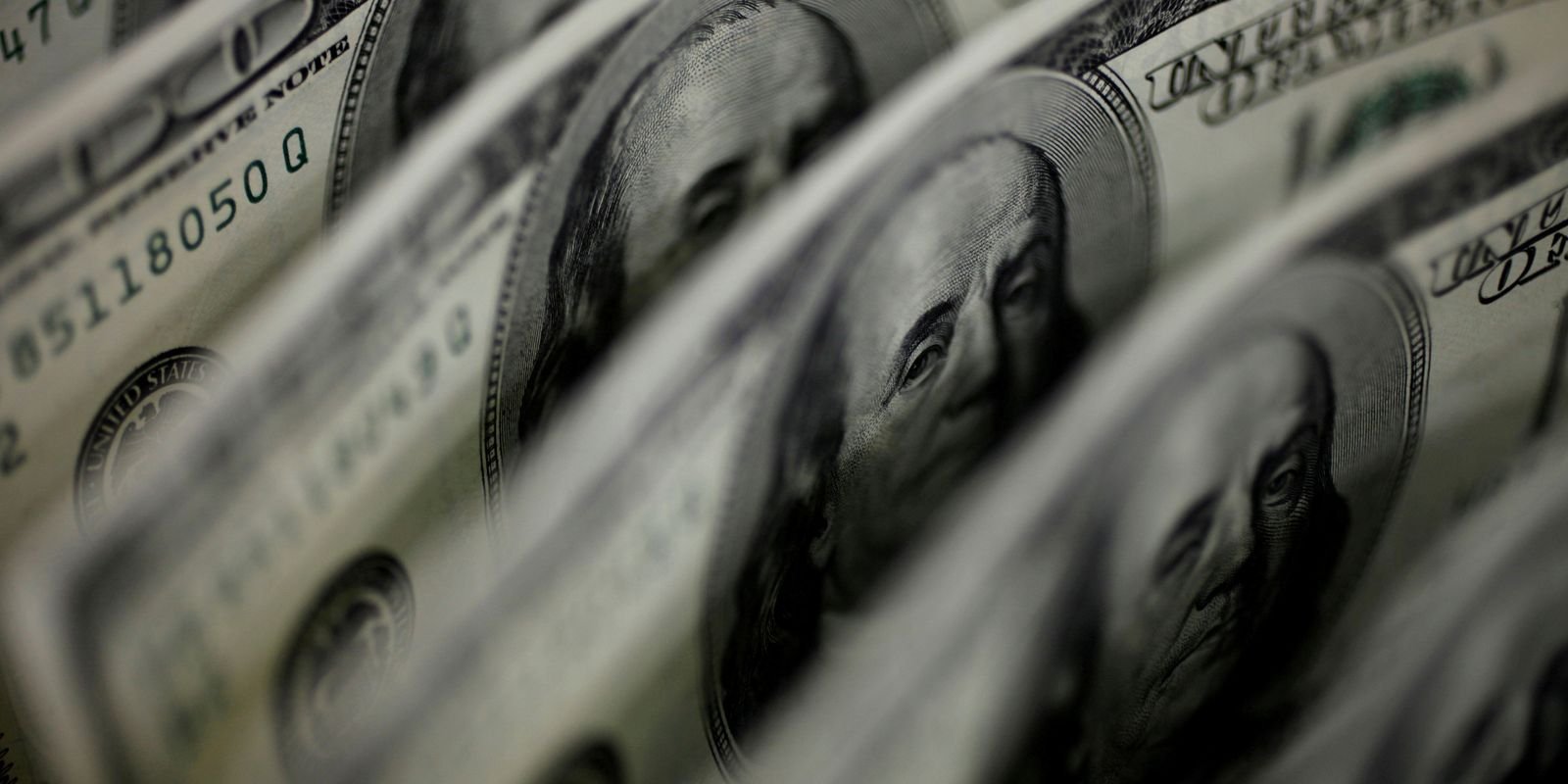 Dólar sobe 8,21%, e bolsa cai 13,88% após reeleição de Lula