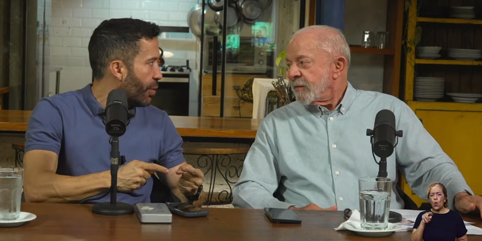Lula participa de live do “exército” e estimula ida de idosos às urnas Lula participa de live do “exército” e estimula ida de idosos às urnas