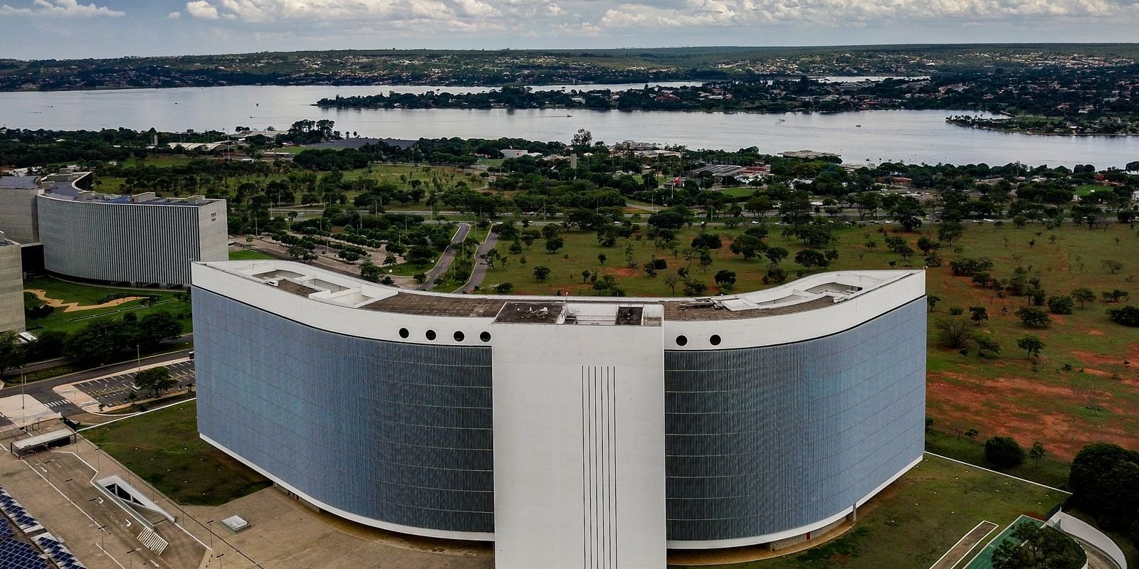 TSE determina isonomia após IA da Meta barrar imagens de Lula TSE determina isonomia após IA da Meta barrar imagens de Lula
