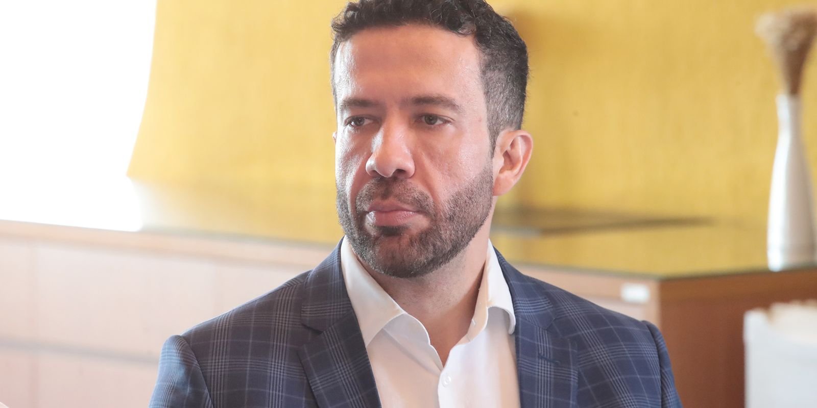 Janones poderá ter alta em 48 horas, diz boletim médico Janones poderá ter alta em 48 horas, diz boletim médico