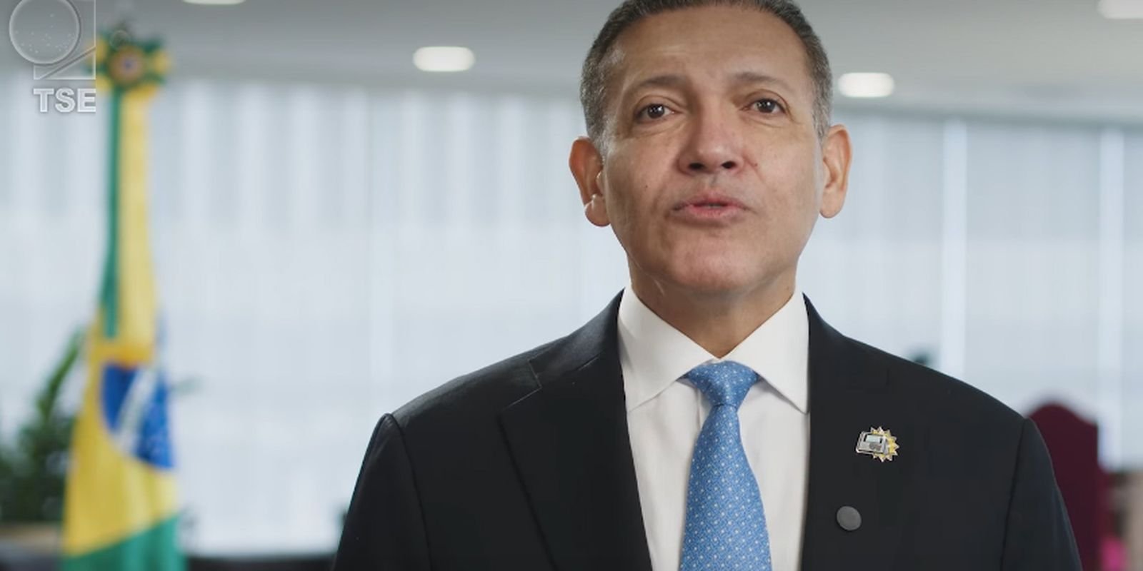 TSE nega acusação de Flávio sobre expulsão de fiscais de sala-cofre TSE nega acusação de Flávio sobre expulsão de fiscais de sala-cofre