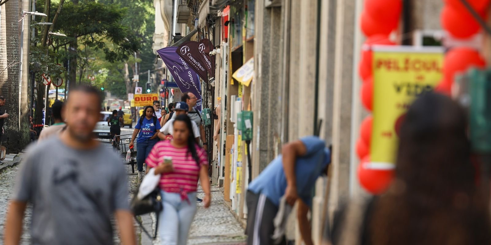 Fim da escala 6×1 traz esperança de mais tempo para família e saúde Fim da escala 6×1 traz esperança de mais tempo para família e saúde