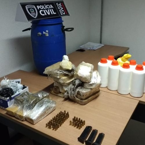 Polícia apreende 13kg de drogas em casa e prende jovem, em João Pessoa