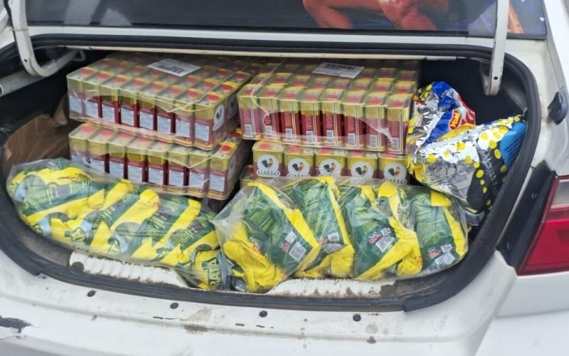 Dupla da Paraíba é presa suspeita de furtar mais de 700 latas de azeite e 90 pacotes de café de supermercado