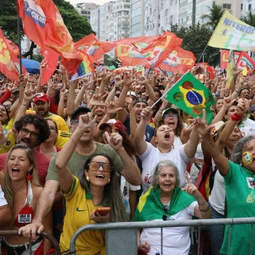 Ato em apoio à democracia e a Lula reúne milhares no Rio e Brasília