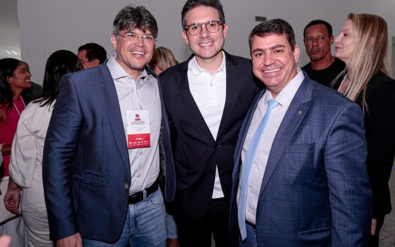 Vereador Alysson Gomes reforça articulação política durante encontro estadual de câmaras municipais e alinha apoios estratégicos para 2026
