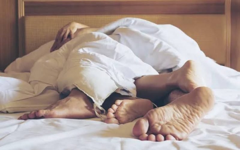 Condomínio proíbe sexo depois das 22 horas e estabelece multa de R$ 237 para quem descumprir