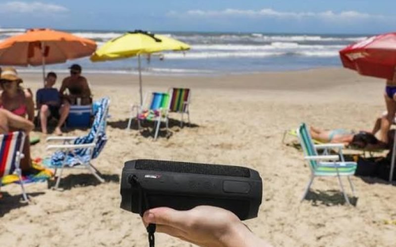 Vereador quer proibição de caixas de som portáteis nas praias de João Pessoa