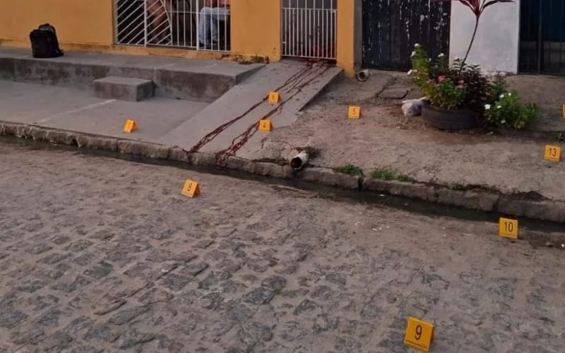 Jovem é morto a tiros ao tentar pular portão de residência para fugir de perseguição, na Paraíba