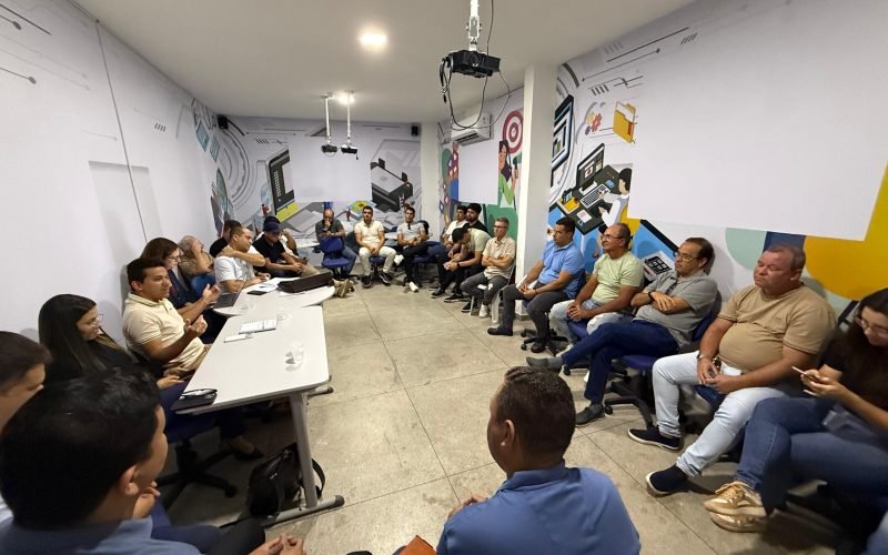 Prefeito Jackson Alvino se reúne com construtores para discutir avanços na construção civil em Santa Rita