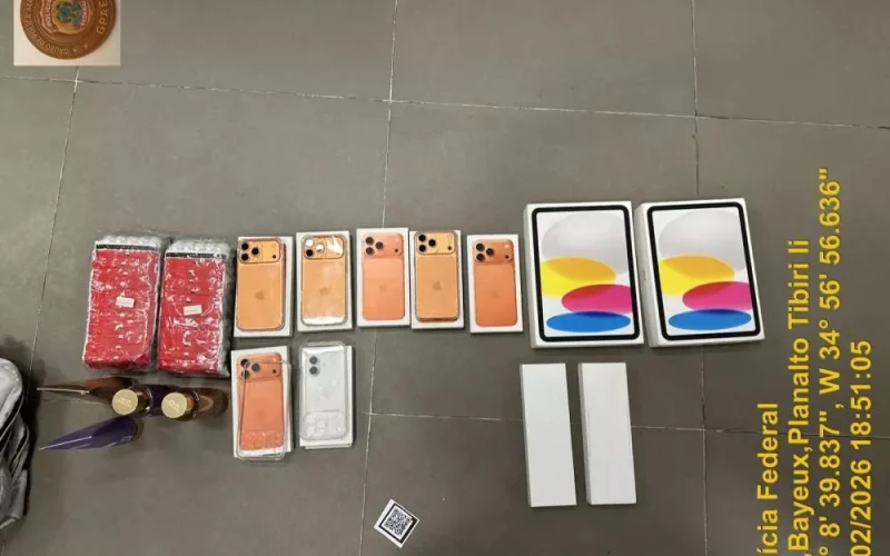 PF apreende mais de R$ 100 mil em eletrônicos e prende dois passageiros no Aeroporto Castro Pinto, em Santa Rita