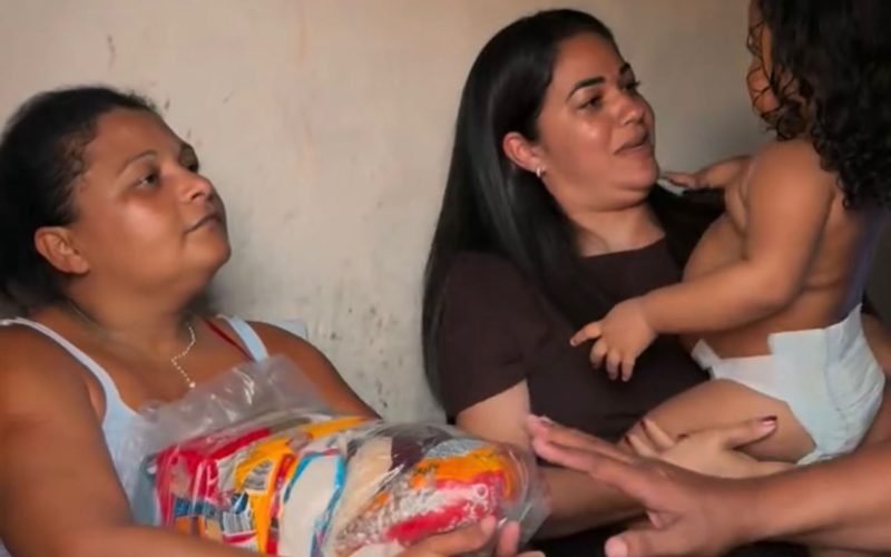Ao lado de Jackson Alvino, Fernanda Alvino realiza entrega de cestas básicas em Lerolândia