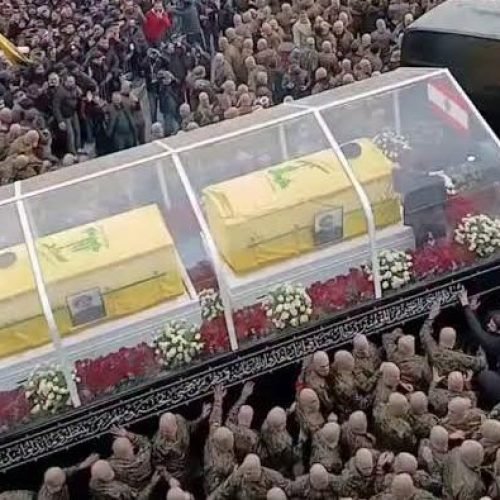 Multidão acompanha velório de Ali Khamenei em Teerã e Irã decreta luto oficial