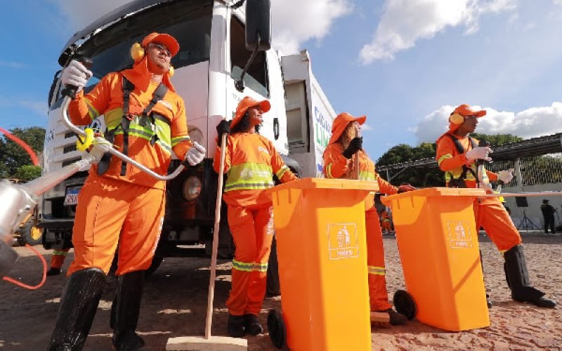 Projeto aprovado garante R$ 3 mil, insalubridade e aposentadoria especial para garis