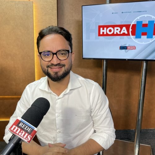 Tibério rebate Camila: “Política não é sentar à mesa com alguns e servir família’