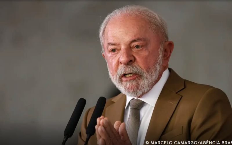 Lula anuncia fim da ‘taxa das blusinhas’; compras até U$ 50 não serão taxadas