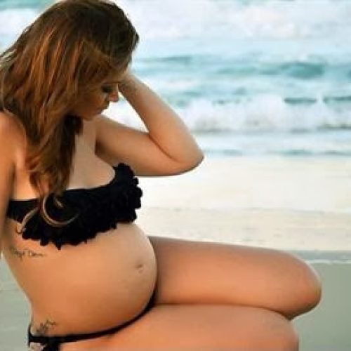 Grávida, Solange Almeida se diz ansiosa e declara amor a filha
