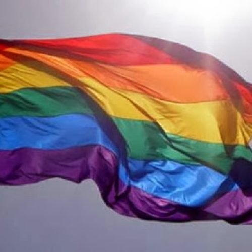O Movimento LGBT vai realizar 'beijaço' neste domingo em frente ao Shopping Tambiá