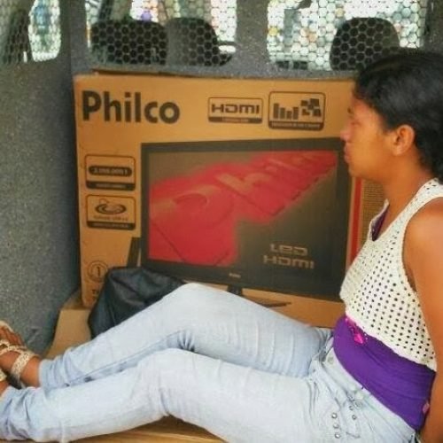 Jovem é apreendida tentando roubar TV de 32 polegadas no Shopping Tambiá