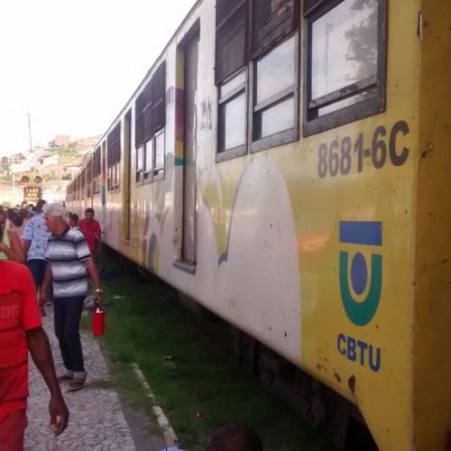 Acidente entre trem e ônibus deixa três mortos em Santa Rita