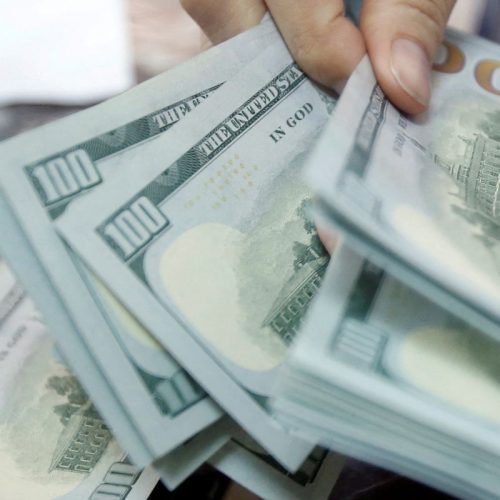 Dólar sobe 1,15% e fecha a R$ 5,09 em dia de cautela