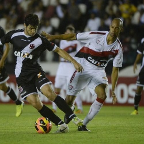 Em casa, Vasco perde de virada para o Vitória e segue na zona do rebaixamento