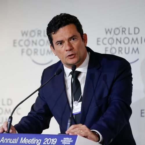 Moro diz que governo não vai interferir no caso Queiroz