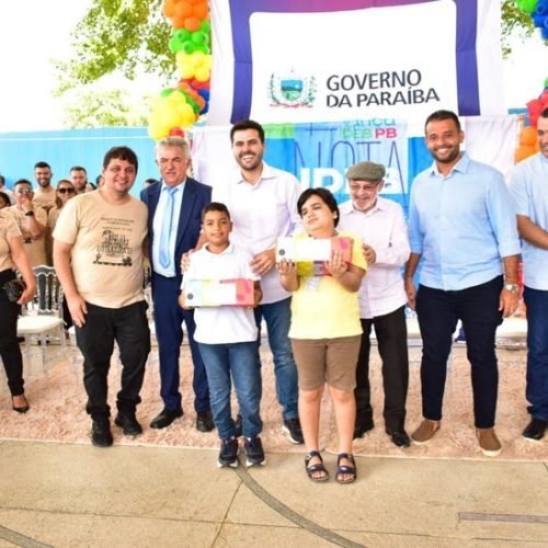 Governo do estado entrega kits escolares e fardamentos em Santa Rita