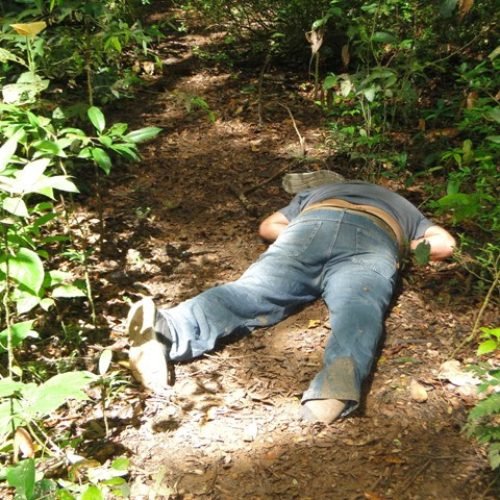 Corpo sem identificação é encontrado com dois disparos em matagal de Santa Rita.