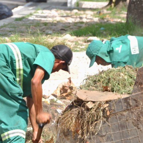 Prefeito se reúne com empresa de limpeza urbana e define a operação Cidade Limpa e Iluminada