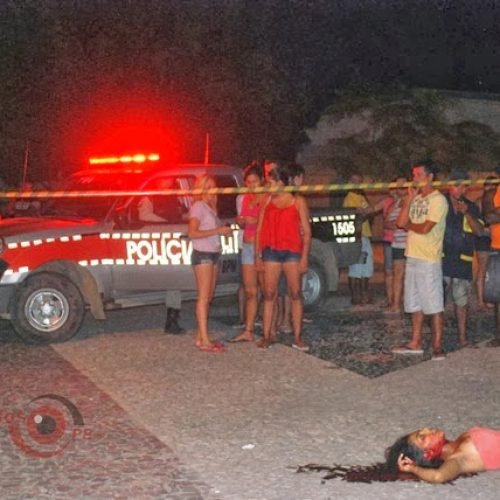 Estudante de 16 anos é assassinada quando falava ao celular praça em Tibiri II
