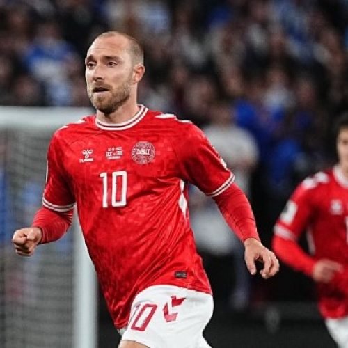 Eriksen passa mal em campo, e amistoso Dinamarca x Ucrânia é encerrado