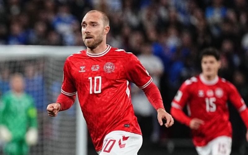 Eriksen passa mal em campo, e amistoso Dinamarca x Ucrânia é encerrado