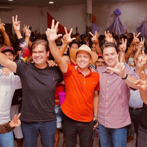 PONTAPÉ: Em noite de festa, Epitácio lança pré-candidatura a deputado estadual, com casa cheia, ao lado de Zé Paulo, Mersinho e Veneziano, em Santa Rita