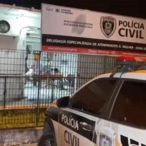Mulher é presa suspeita de espancar enteada com serrote e pedaço de madeira com pregos