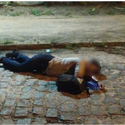 Mulher é morta a tiros durante assalto quando voltava do trabalho, em João Pessoa.
